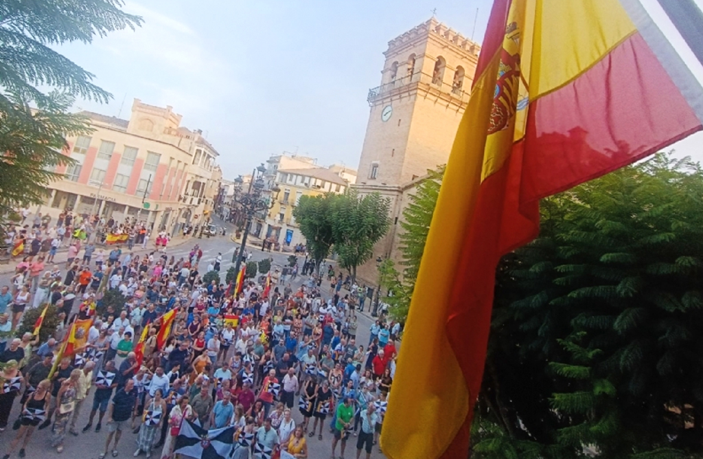 Totana se vuelca con Ceuta para defender su soberan�a y reclamar m�s control fronterizo
